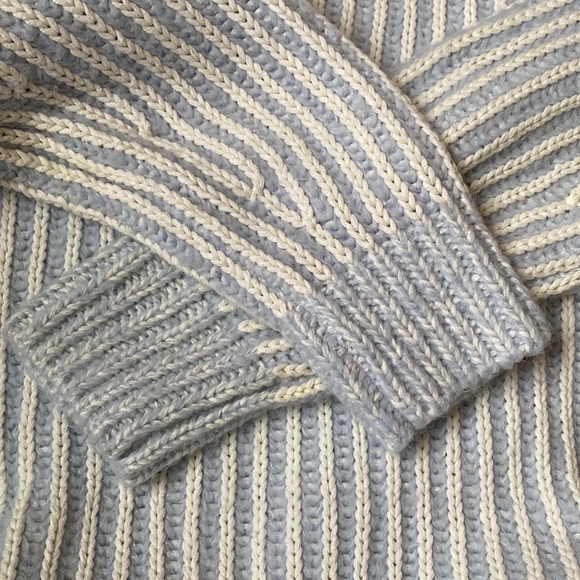 Elizabeth and James Crew Neck Sweater Blue and White Stripes, Chunky Knit Large - Picture 4 of 7